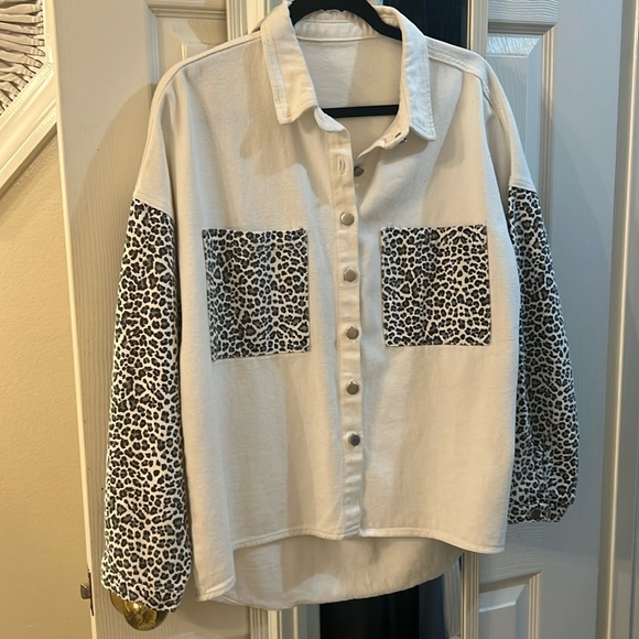 Shacket - Picture 1 of 7